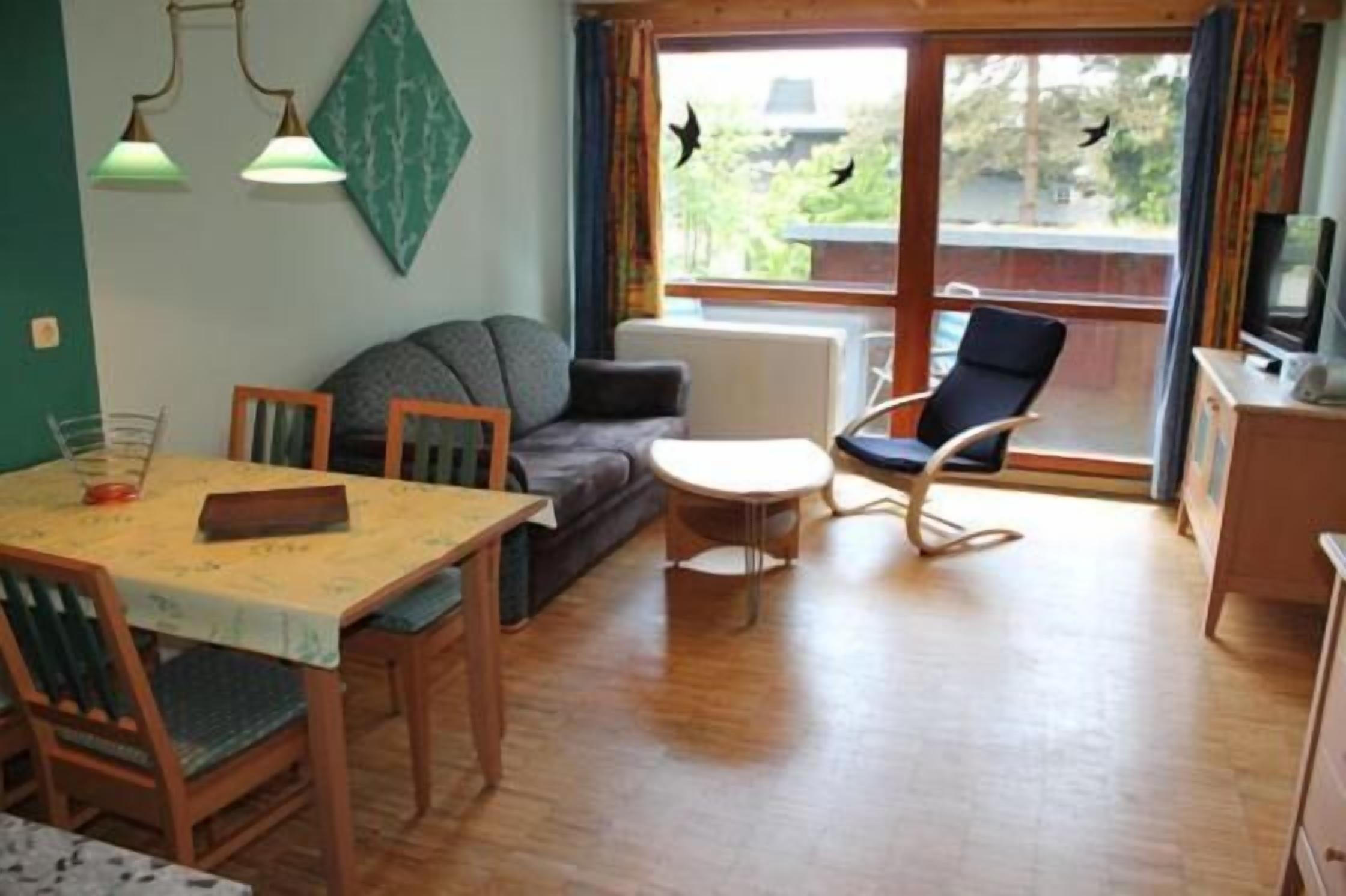 apartment 2 | living room | flat-screen tv