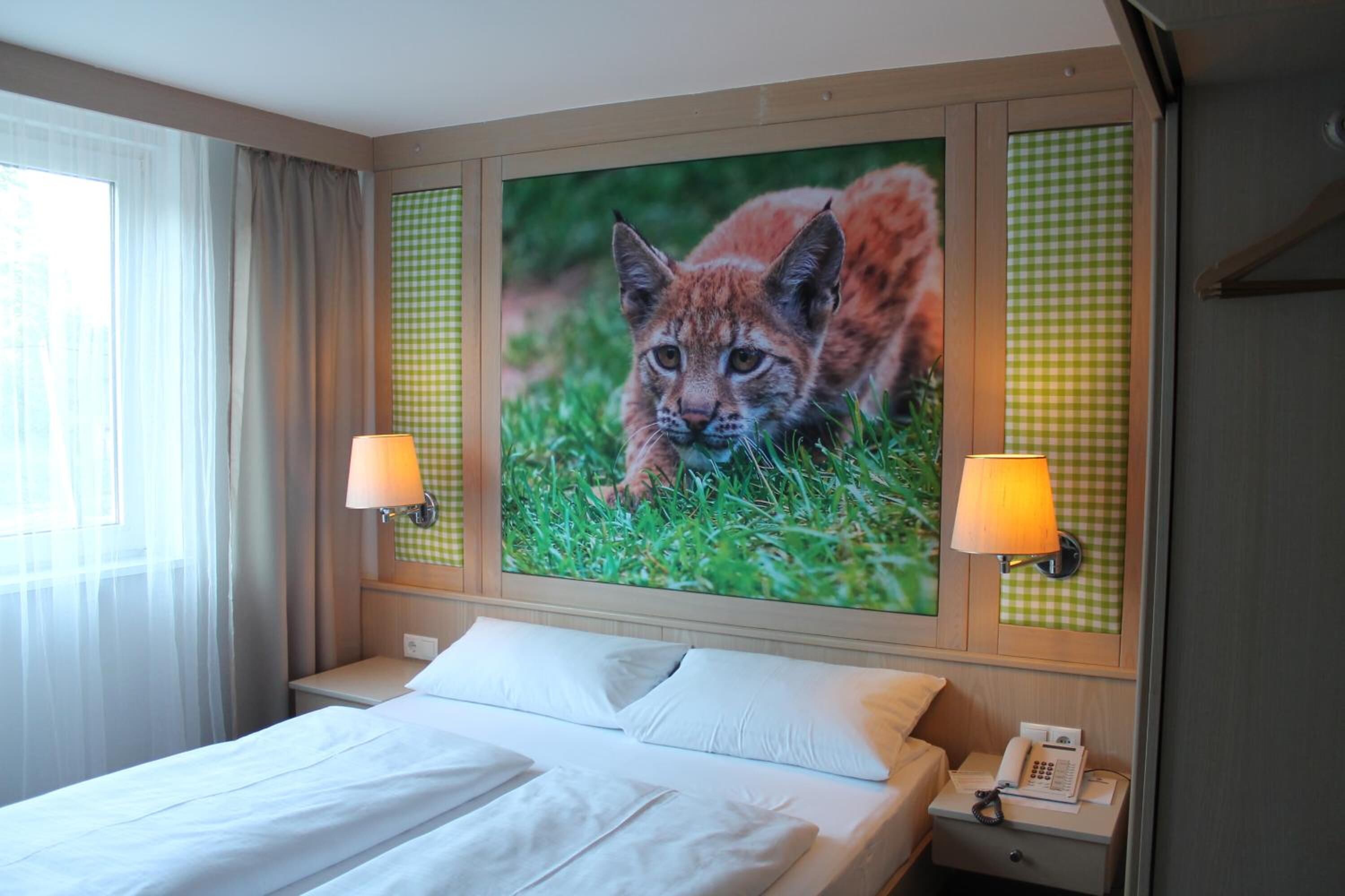 in-room safe, bed sheets