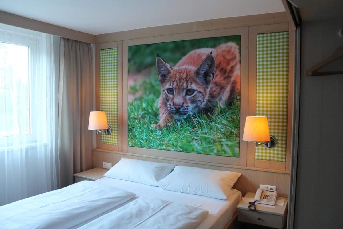 in-room safe, bed sheets