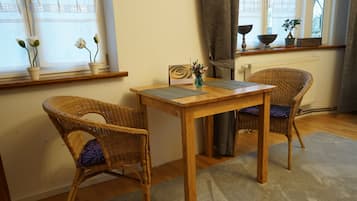 Habitación doble Deluxe, vista al jardín | Servicio a la habitación