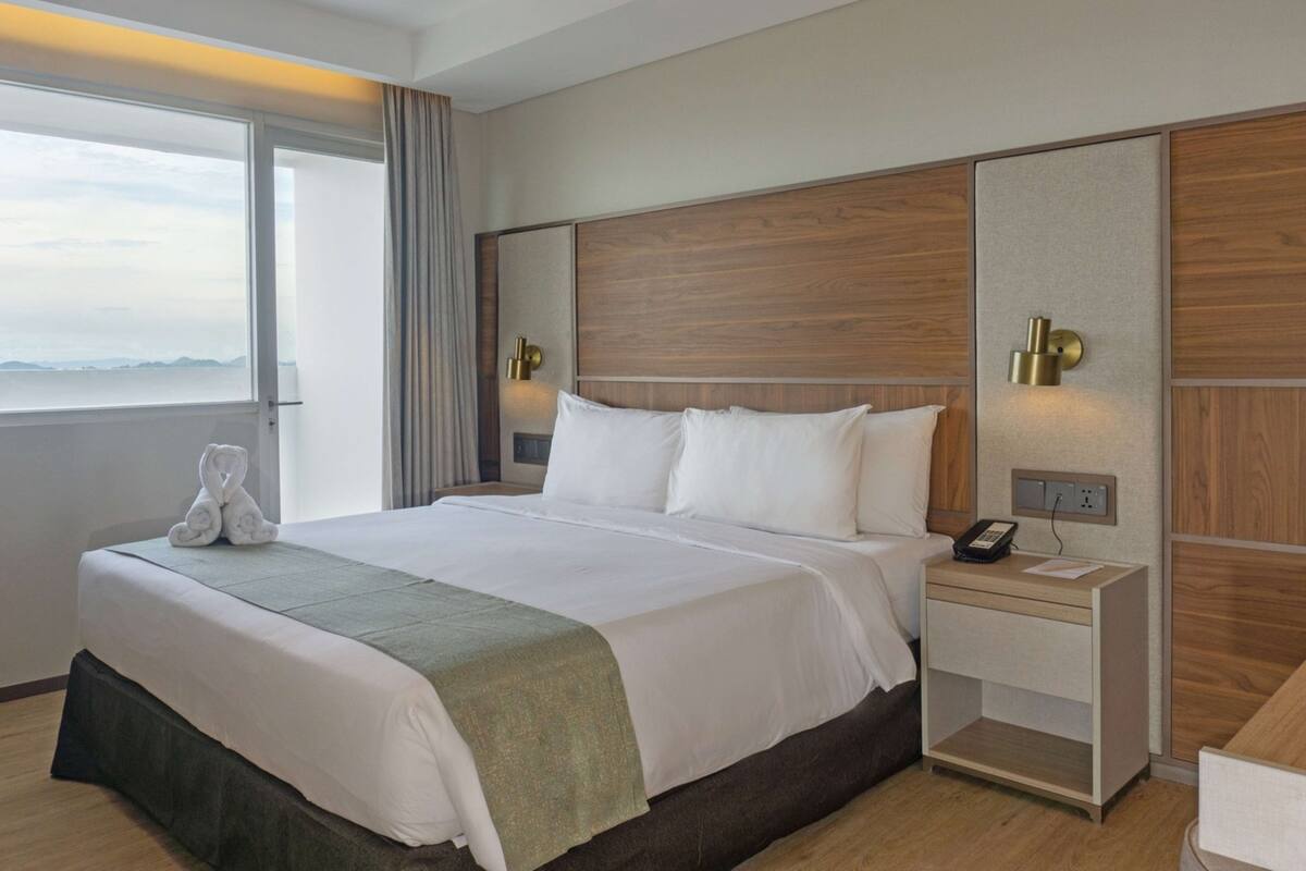 2 Bedroom Springhill Suite - 2 Queen Beds - Balcony - Sea View | 房內夾萬、書桌、遮光窗簾/窗簾、熨斗/熨衫板