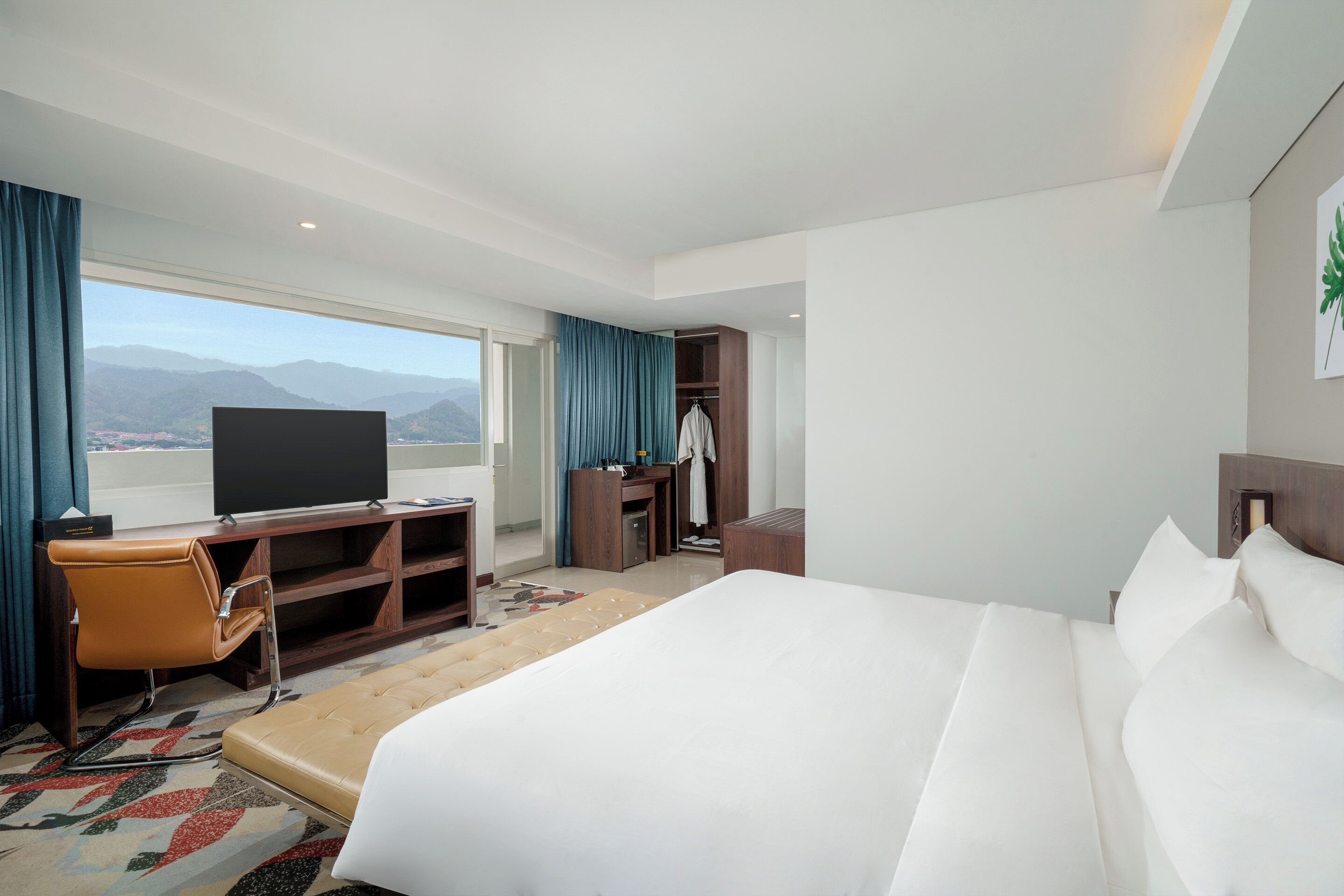 Executive Room, 1 King Bed, Balcony, Sea View