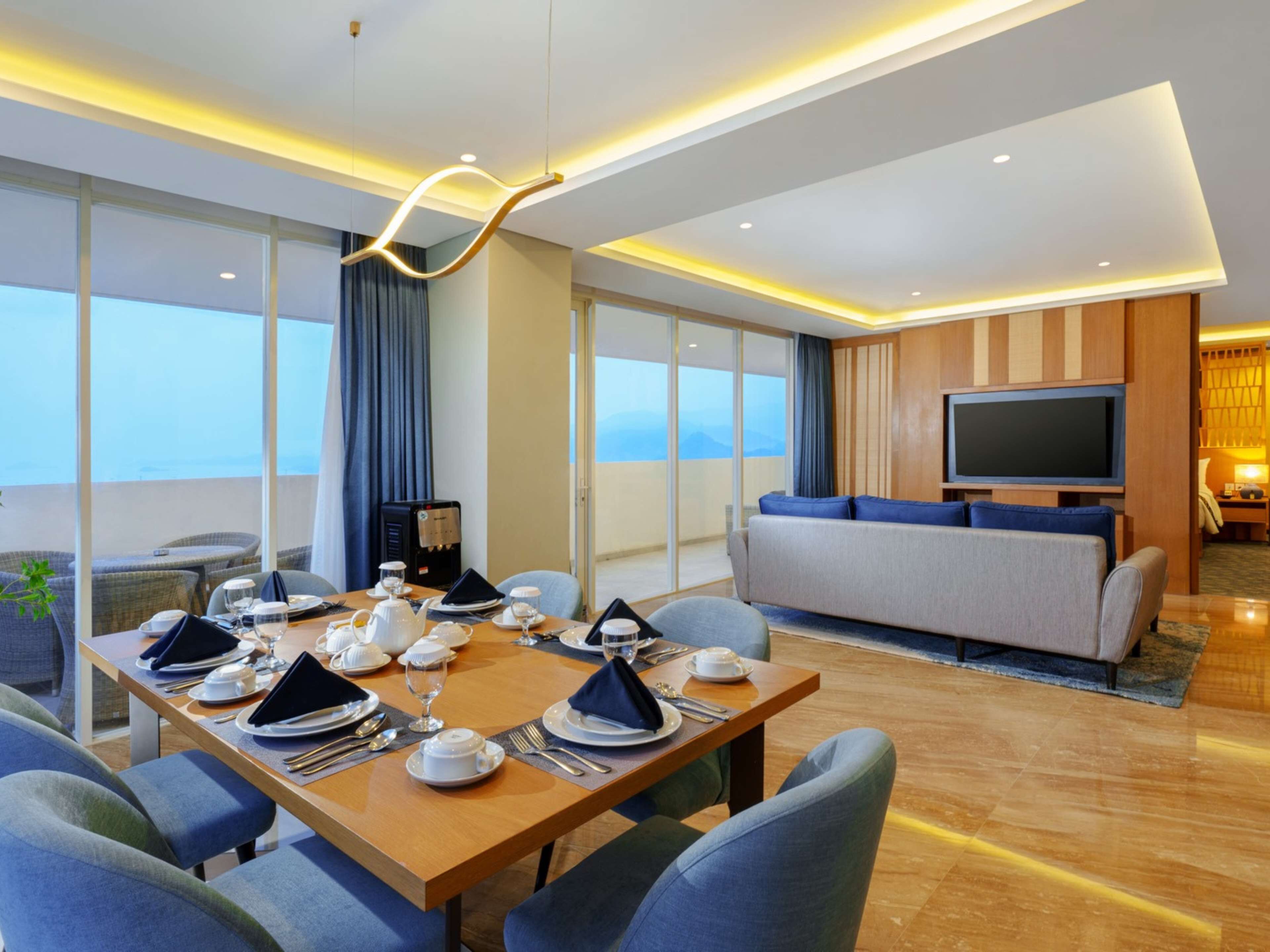 2 Bedroom President Suite - King Bed 1 Queen Bed - Balcony - Sea & City View | In-room safe, desk, blackout drapes, iron/ironing board