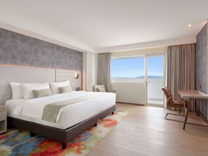 Grand Deluxe Room - 1 Queen Bed - Balcony - Sea View | In-room safe, desk, blackout curtains, iron/ironing board - Golden Tulip Springhill Lampung (Bandar Lampung)