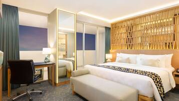 2 Bedroom President Suite - King Bed 1 Queen Bed - Balcony - Sea & City View