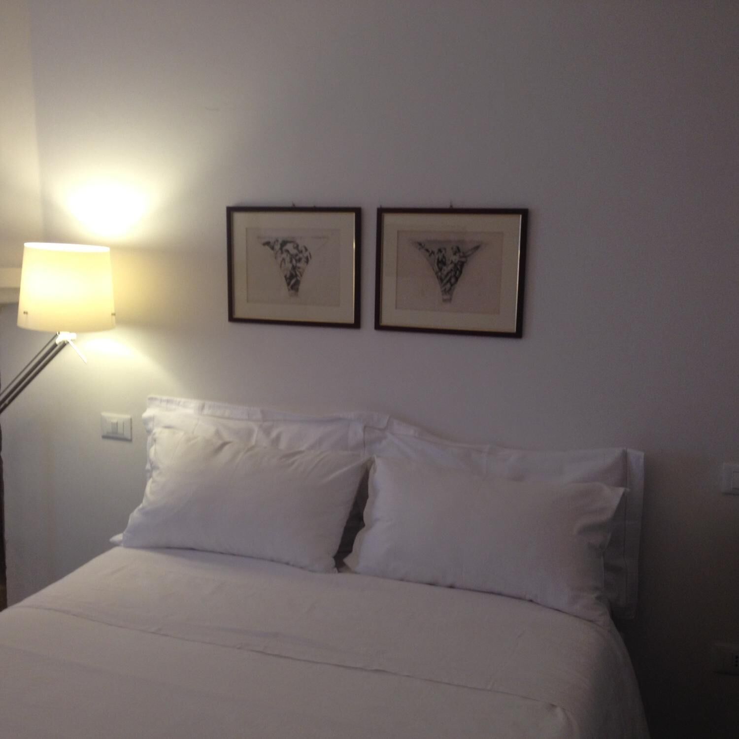 Blackout drapes, free WiFi, bed sheets