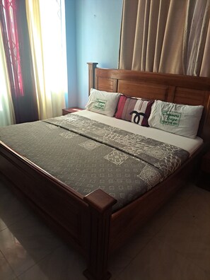 Egyptian cotton sheets, premium bedding, pillow-top beds - Dreamers Lodge (Prampram)