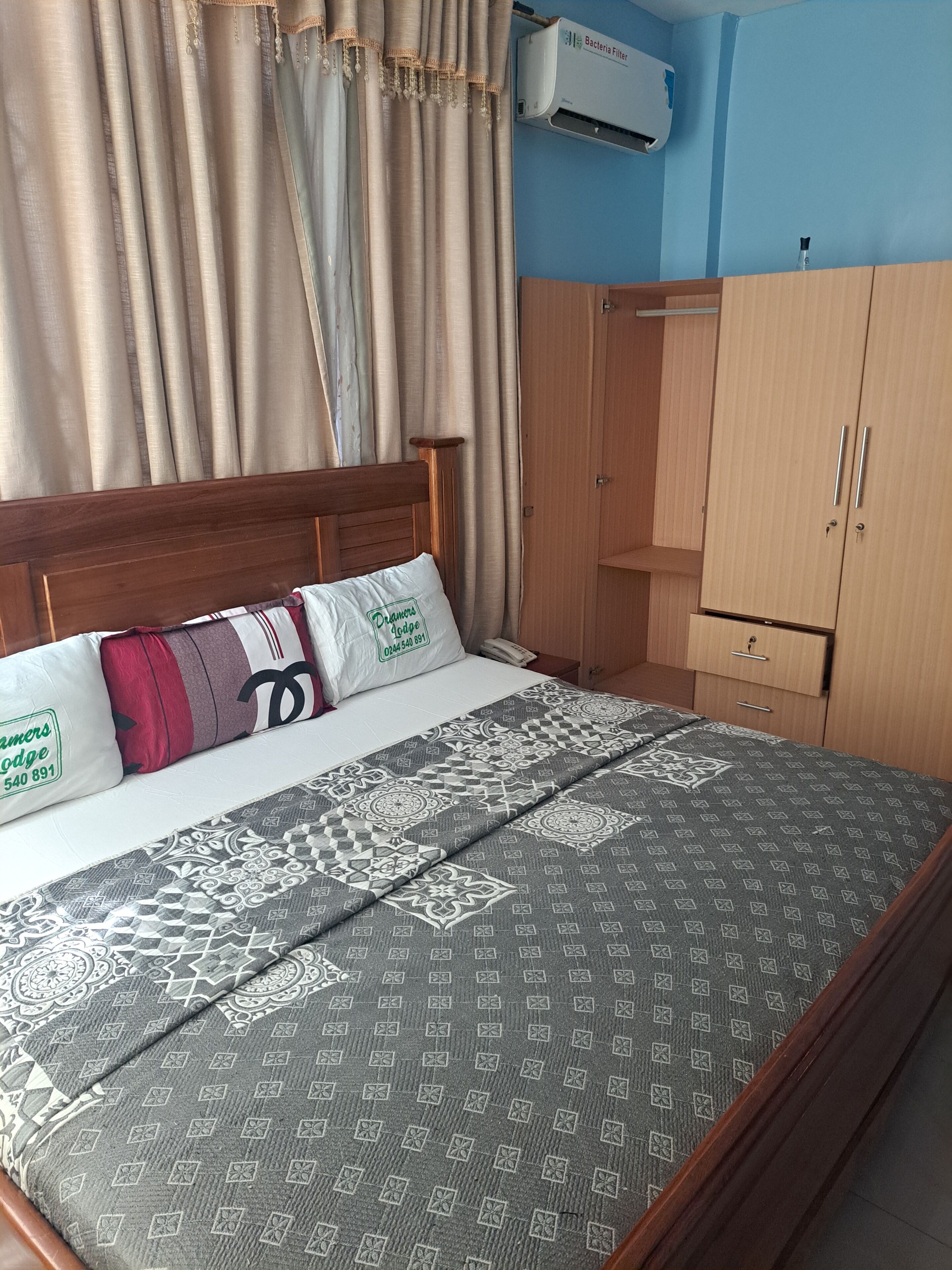 Egyptian cotton sheets, premium bedding, pillow-top beds