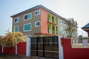 Exterior - Dreamers Lodge (Prampram)