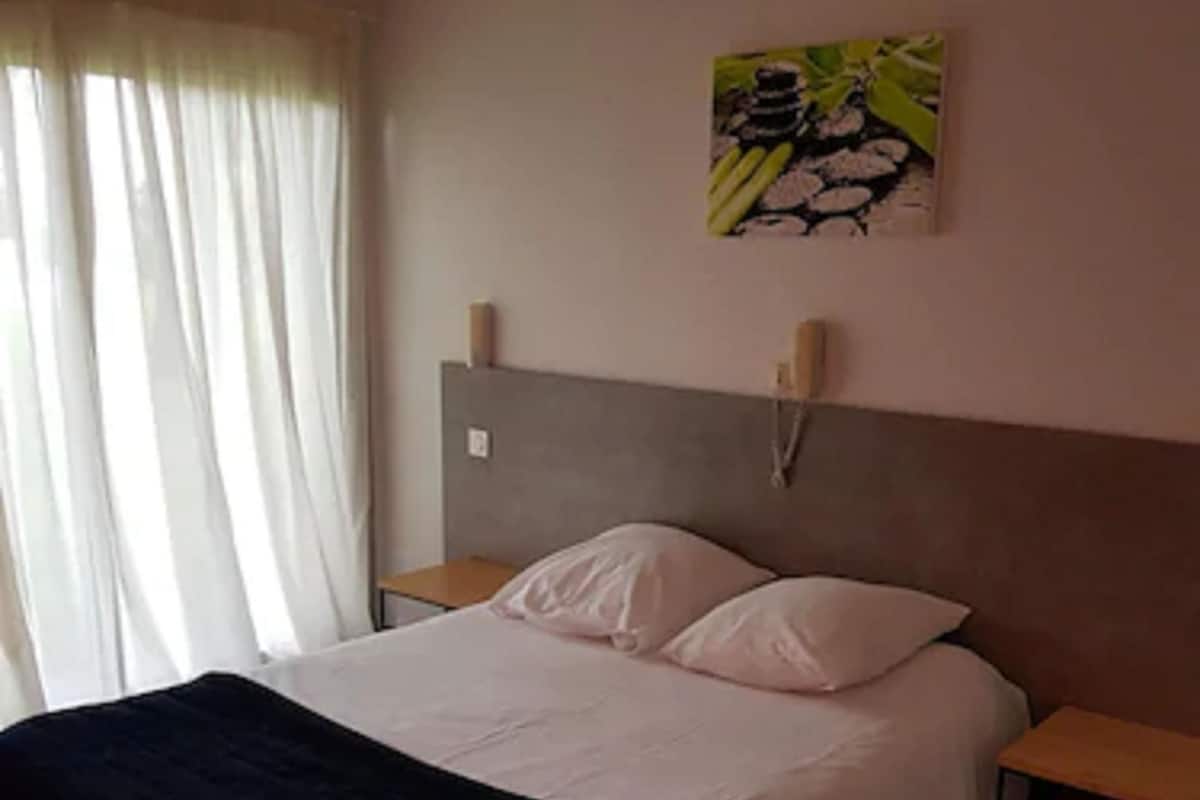 Chambre Double Confort, 1 lit double ou 2 lits jumeaux, non-fumeur, vue piscine