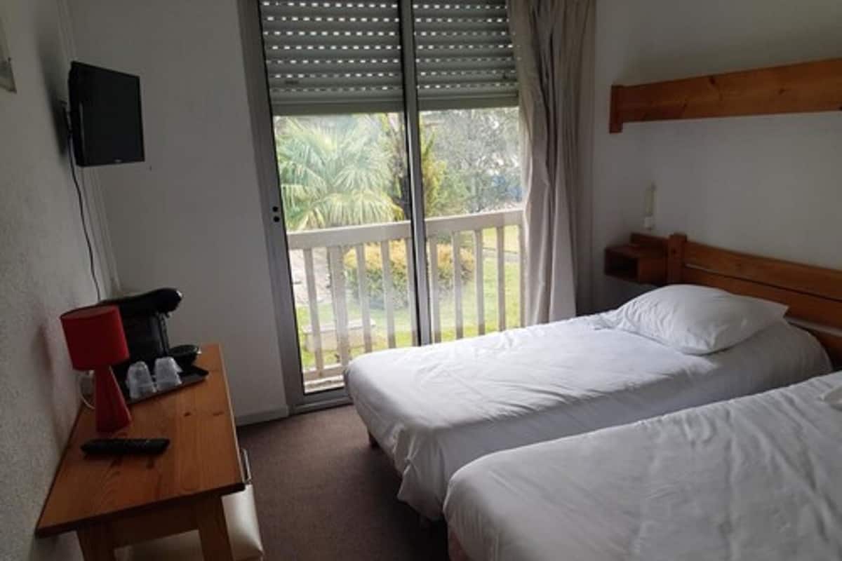 In-room safe, blackout curtains, free WiFi, bed sheets