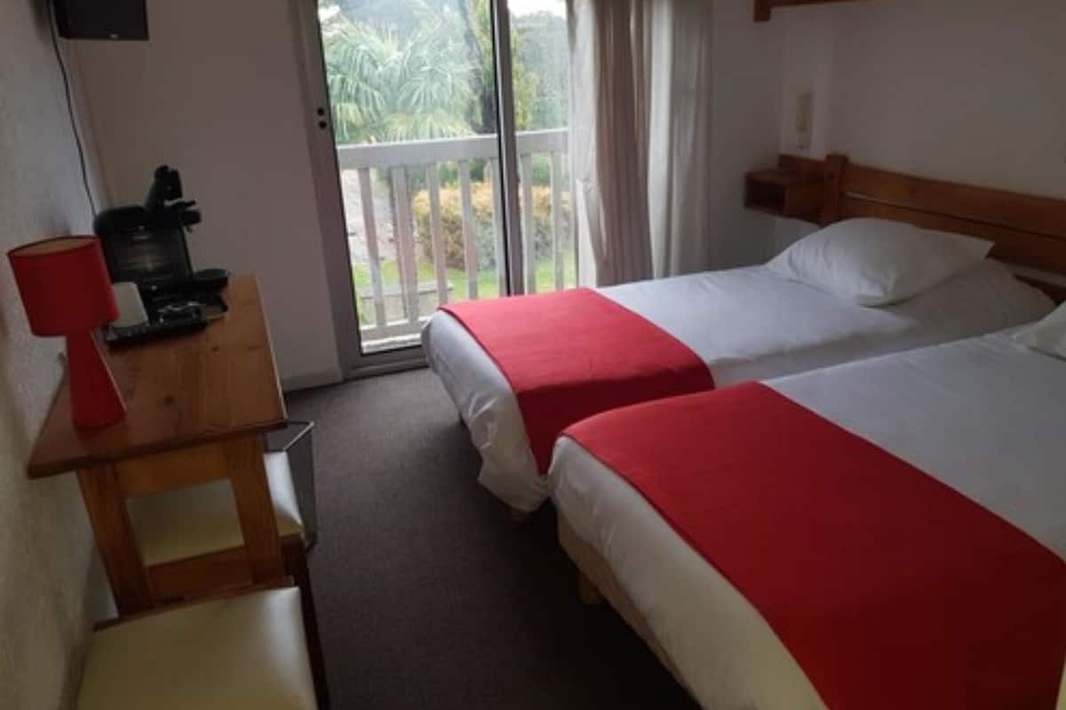 In-room safe, blackout curtains, free WiFi, bed sheets