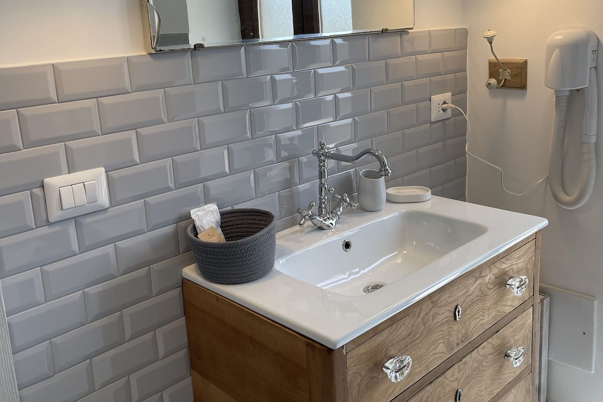 Chambre Exclusive | Salle de bain | Douche, articles de toilette gratuits, sĂšche-cheveux, bidet