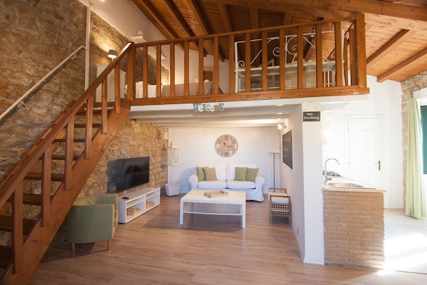 Suite | Desk, blackout drapes, iron/ironing board, free WiFi