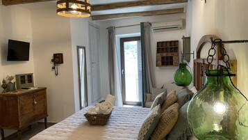 Deluxe Double Room (Lemon)