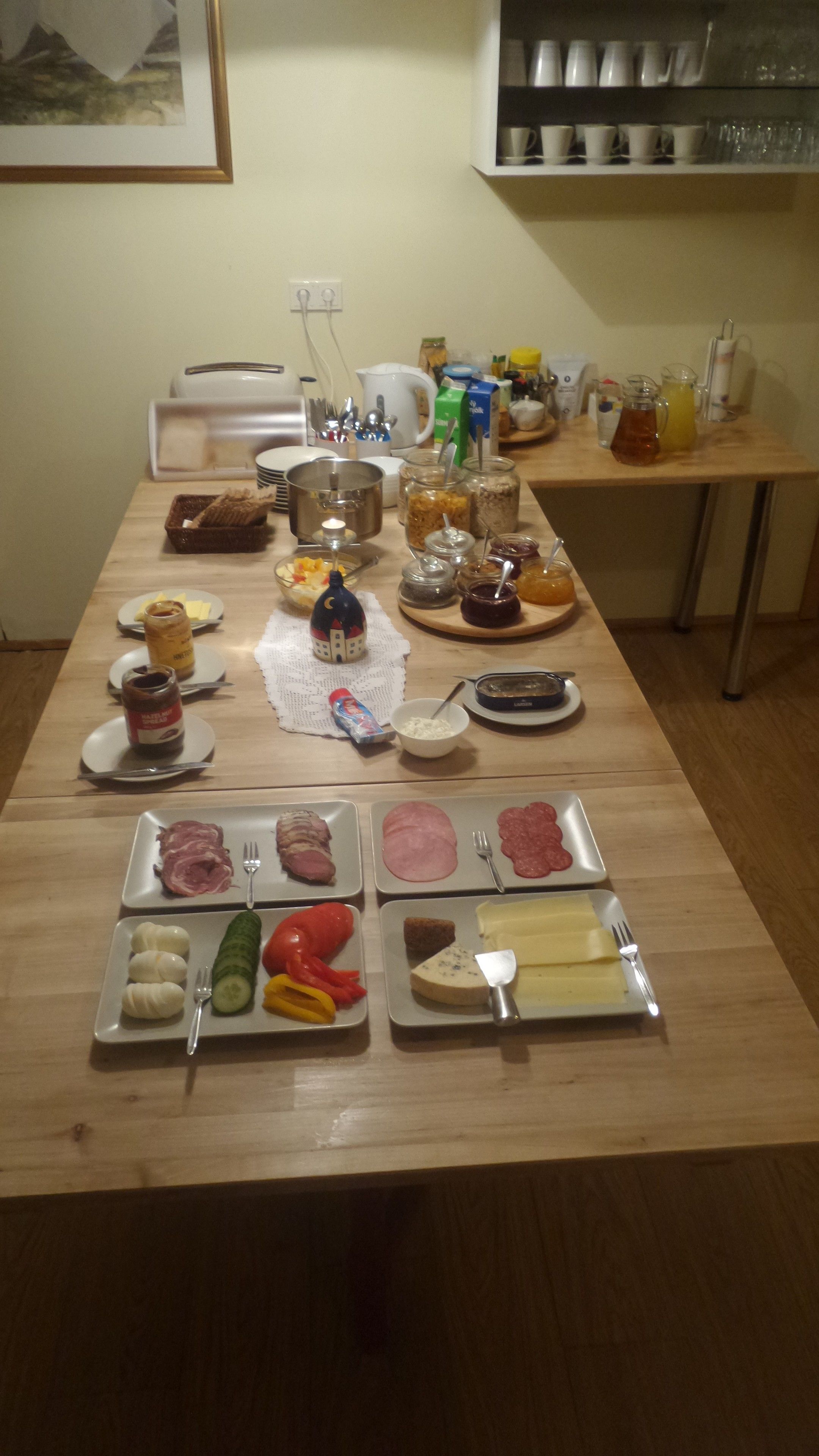 Bữa sáng buffet hàng ngày (10 EUR/mỗi người) 