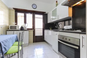 Apartment, 2 Bedrooms, Kitchen | Private kitchen | Full-size fridge, microwave, oven, stovetop - Olaias Classic by Homing (Lisbon)