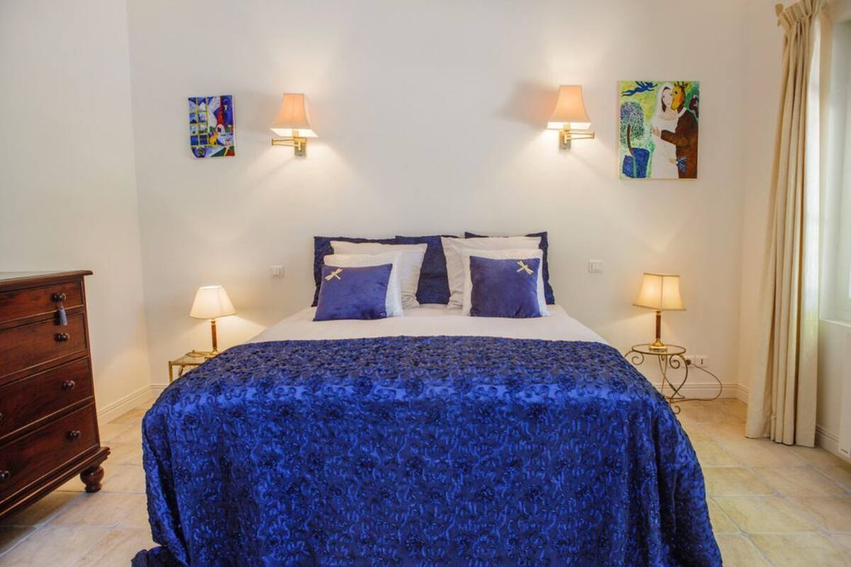 Luxury-Suite (Chagall) | 1 Schlafzimmer, Minibar, individuell dekoriert, individuell eingerichtet