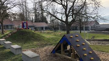 Children’s play area – outdoor