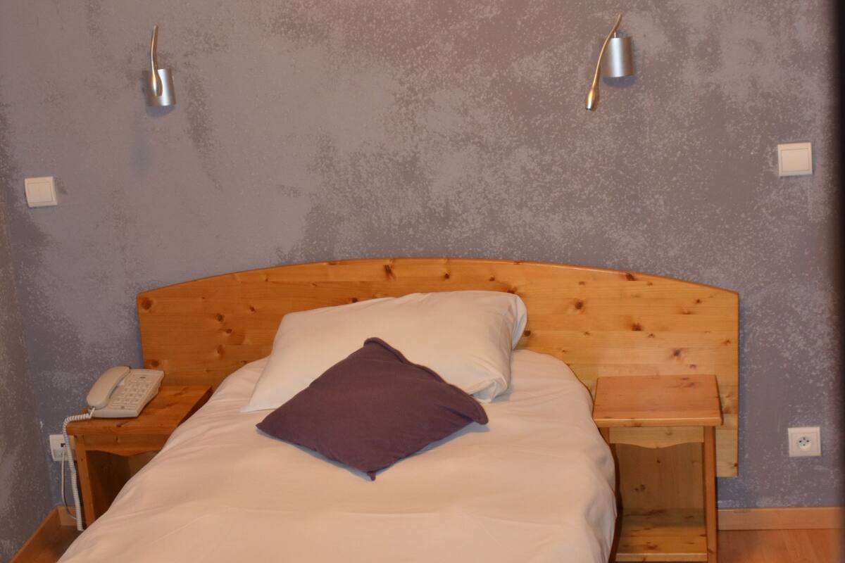 Single Room, 1 Single Bed, Non Smoking | Blackout curtains, soundproofing, iron/ironing board (on request)