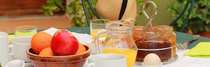 Free daily continental breakfast