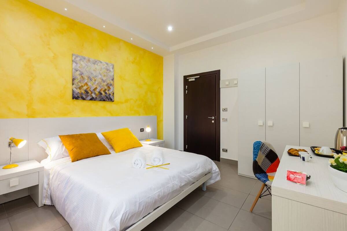 Minibar, desk, soundproofing, iron/ironing board