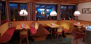 Restaurant - Sportpension Christina (Fuegen)