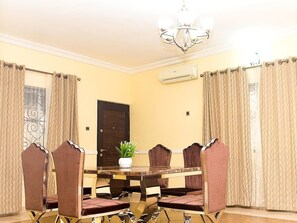 Deluxe Villa | In-room dining - The Good House PHC (Port Harcourt)