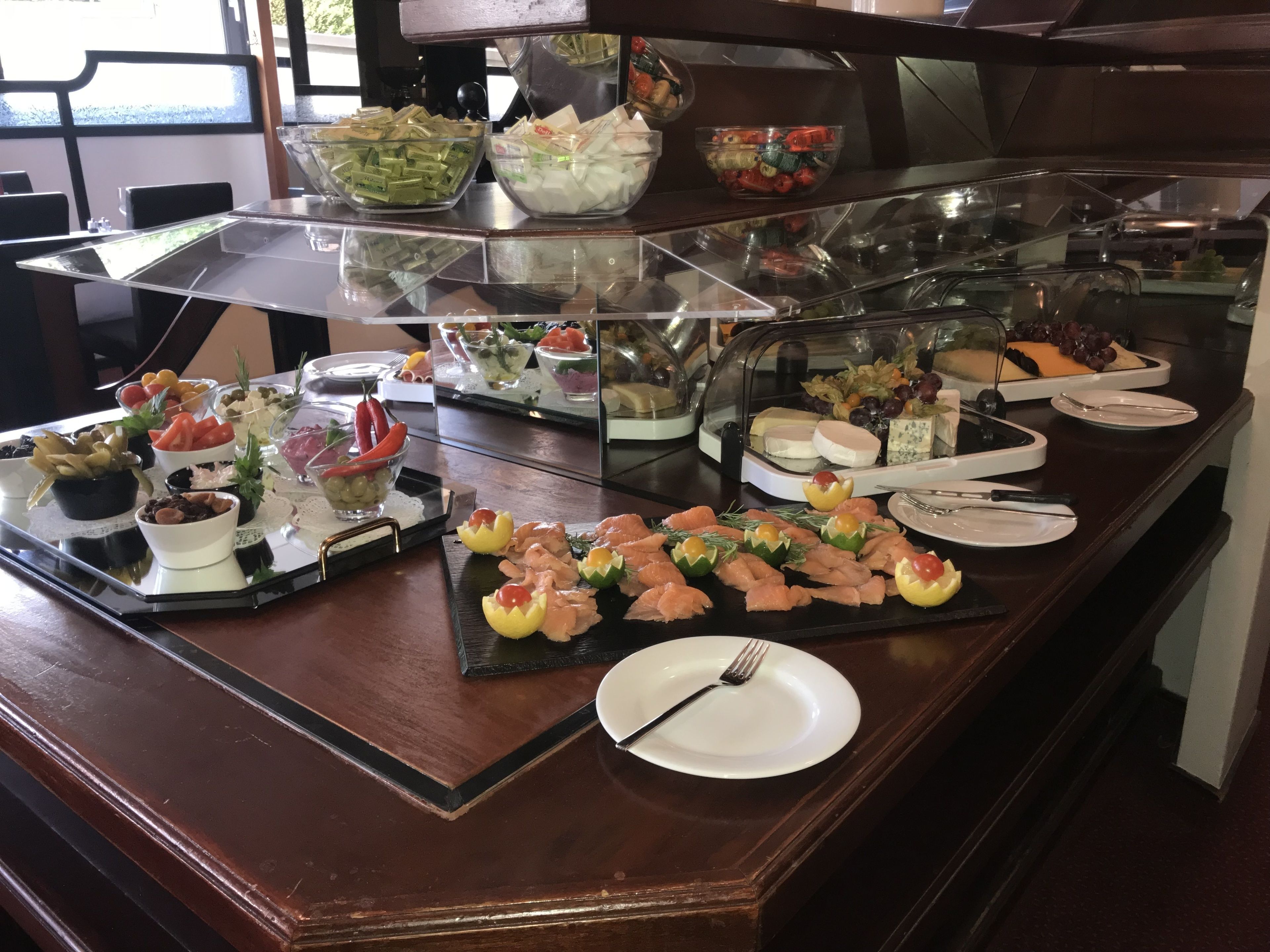 Daily buffet breakfast for a fee