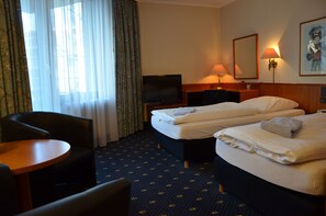 1 bedroom, desk, blackout drapes, soundproofing - Karaman Group Hotel (Bad Nenndorf)