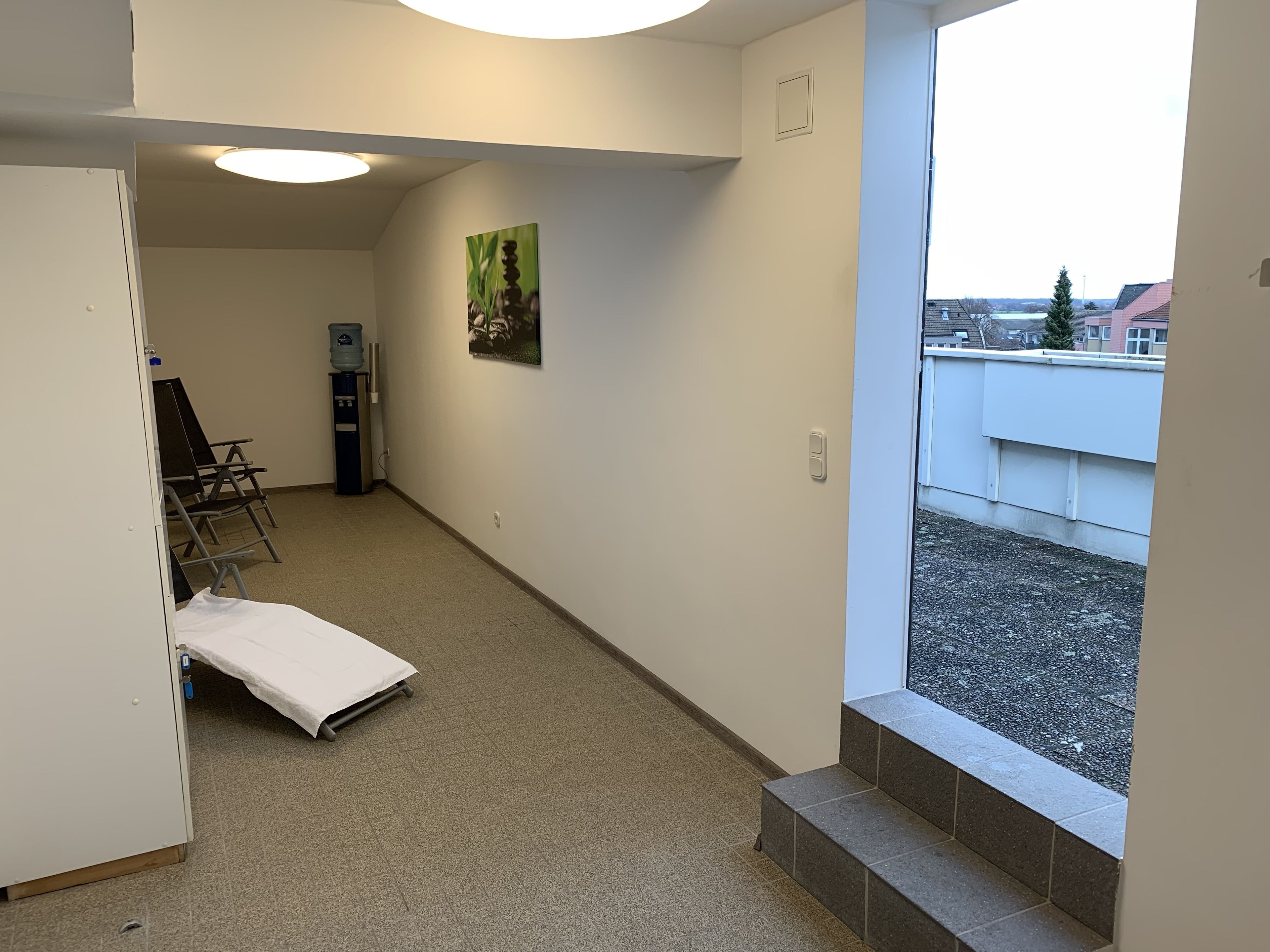 Couples treatment rooms, sauna, hot tub, steam room, hot springs