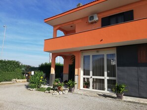 Pintu masuk hartanah