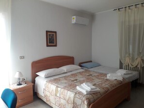 Bar mini percuma, kalis bunyi, Wi-fi percuma, cadar katil 