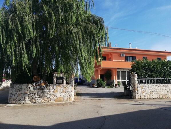 Majoituspaikan sisäänkäynti