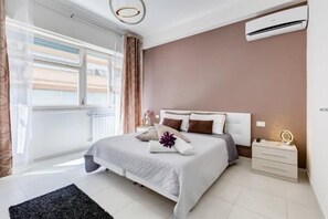 Double or Twin Room (private external bathroom)