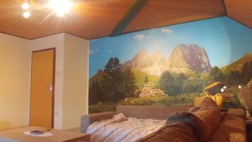 Deluxe Apartment, Mountain View | Living room | Flat-screen TV