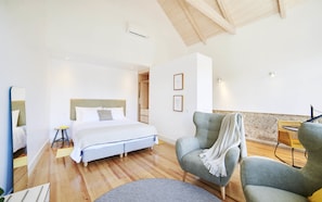 Superior Apartment, Balcony | Individually decorated, individually furnished, soundproofing - Pause Apartments (Porto)
