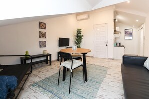 Flat-screen TV - Bairro Alto Views by Homing (Lisbon)