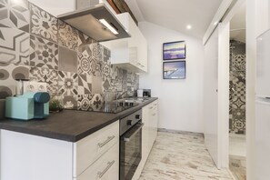 Appartement, 1 chambre, cuisine | Cuisine privée | Réfrigérateur, four à micro-ondes, un four, surface de cuisson