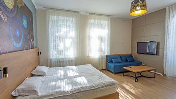Deluxe Double Room, 1 Queen Bed | Soundproofing, iron/ironing board, free WiFi, bed sheets
