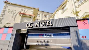 Fachada de la propiedad