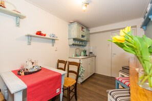 Free daily buffet breakfast  - B&B De Pepersteeg (Marken)