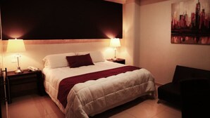 Habitación Business, 2 camas dobles, accesible para personas con discapacidad, no fumadores | Caja fuerte, tabla de planchar con plancha, wifi gratis