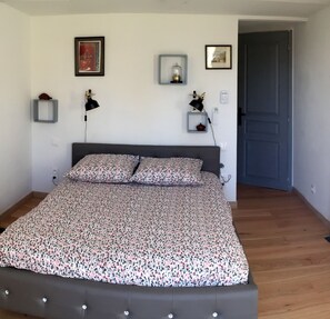 Comfort Apartment, 2 Bedrooms, Kitchenette, Garden View (Duplex) | Individually decorated, individually furnished, blackout drapes - Mas Du Petit Claux (Barbentane)