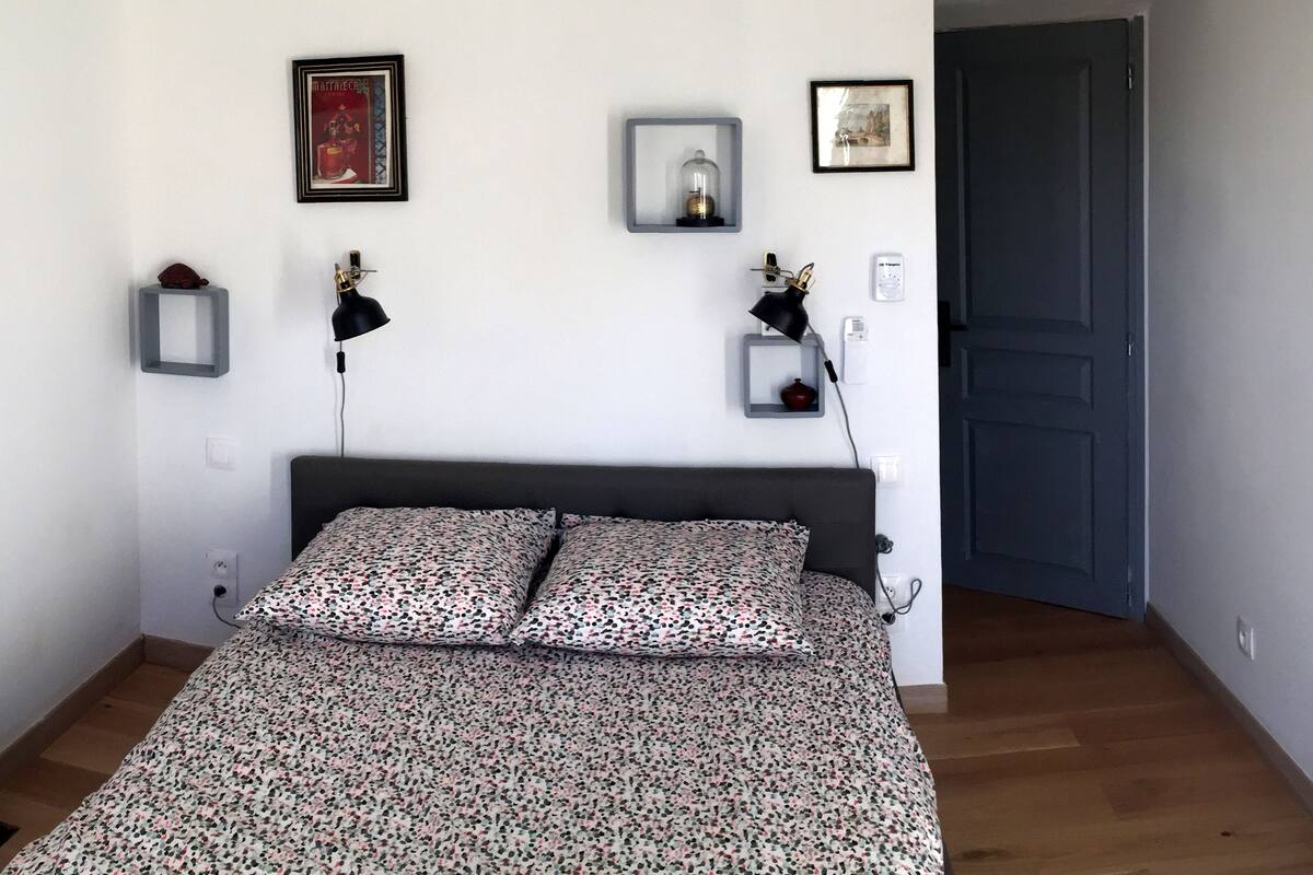 Comfort Apartment, 2 Bedrooms, Kitchenette, Garden View (Duplex) | Individually decorated, individually furnished, blackout drapes