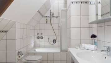 Apartment | Badezimmer | Seife, Shampoo, Toilettenpapier