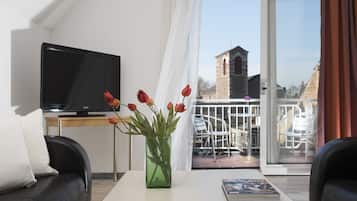 Apartment | Living room | Flat-screen TV