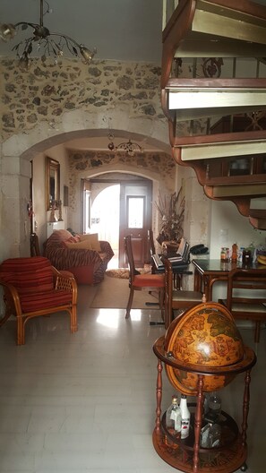 Traditional House, Mountain View | Living area