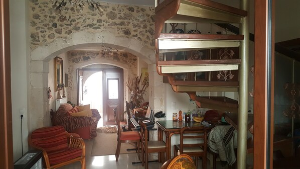 Traditional House, Mountain View | Living area