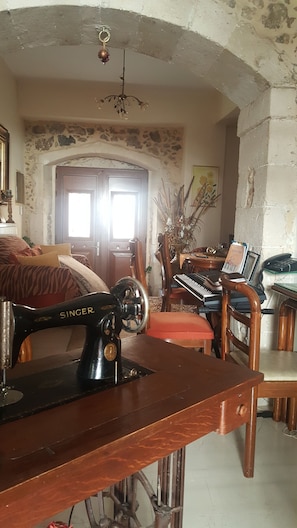 Traditional House, Mountain View | Living area